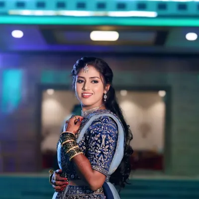 Another look at bride Sneha's reception makeup. Here you can see the soft waves in her hair and the way the makeup catches the light, creating a look that is both glamorous and effortlessly beautiful.
