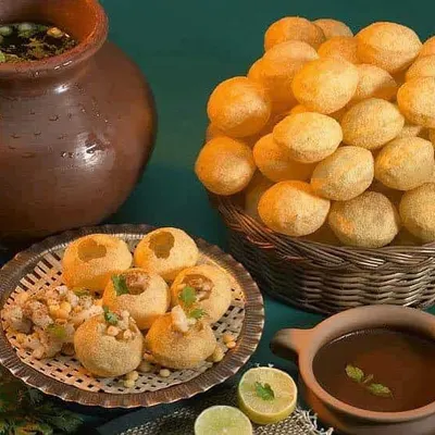 This is our classic Pani Puri setup, a guaranteed crowd-pleaser. We serve crispy puris with traditional fillings and two types of flavored water, presented beautifully in earthen pots for an authentic touch.