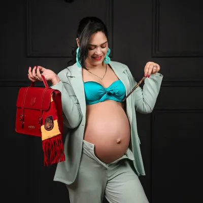 Expecto Patronum! We had so much fun creating this magical Harry Potter themed maternity shoot, complete with a wand and a Gryffindor scarf. A perfect theme for fans of the wizarding world.