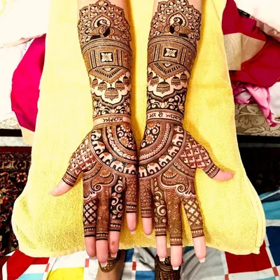 A stunning example of full bridal mehndi with incredible detail. This design includes classic Rajasthani elements like elephants, paisleys, and intricate jaali (net) patterns for a truly royal look.