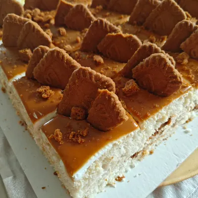 Our famous Lotus Biscoff flavour, available as a convenient pastry slice. It has all the creamy, crunchy goodness of the full cake in a perfect individual portion.