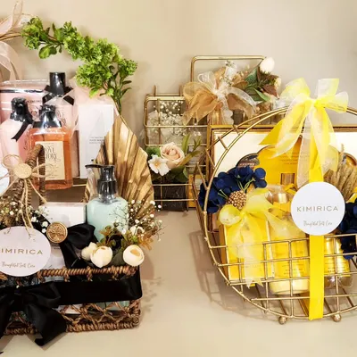 We were so thrilled when one of our favorite brands, Kimirica, asked us to style their display for the Gifts World Expo in Bangalore. We put together these beautiful arrangements in just an hour and loved the luxurious result.