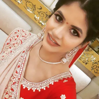 A radiant look for her engagement day. We chose a soft glam makeup style with a defined eye and a natural lip color to beautifully complement her red and cream designer saree.