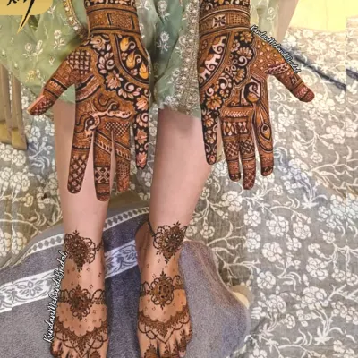 A complete bridal look includes both hands and feet. Here is an example of a beautiful and intricate design for the feet, matching the elegance of the hand mehndi.