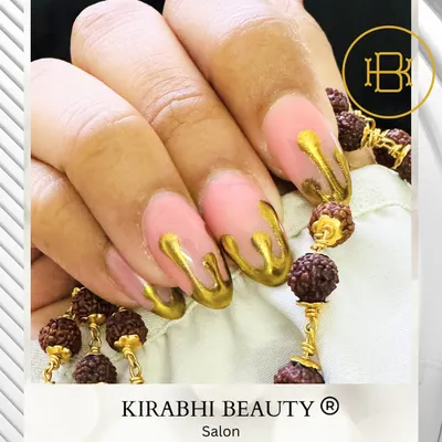 This unique gold drip nail art gives the illusion of molten metal flowing down the nails. It's a 3D effect that I create using a special gel for a truly artistic finish.