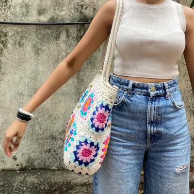 A side view of our spacious granny square tote, showing how it sits comfortably on the shoulder. It's lightweight yet durable, perfect for your everyday essentials.