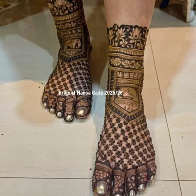 A full-coverage jaali (net) pattern on the feet, complemented by traditional motifs like elephants and auspicious symbols on the ankles. This design speaks the language of heritage.