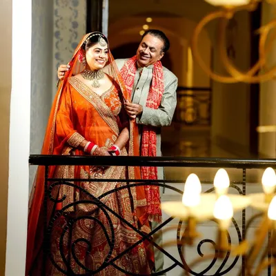 A quiet moment between a father and his daughter on her wedding day. We use the venue's architecture, like this elegant balcony, to frame beautiful and timeless family portraits.
