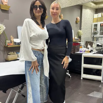 Pictured here with my trainer in Dubai, the renowned Russian expert Kateryna Medyanyk. My international training ensures I bring global standards and the latest techniques directly to you in Gurugram.