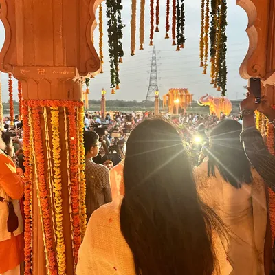 A beautiful view from the stage at the Yamuna riverfront, performing for Queen Ahilyabai Holkar ji’s birth anniversary. The setting was serene and perfect for a set of devotional and patriotic songs.