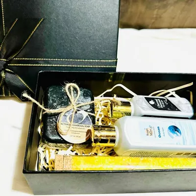 Looking for a unique grooming gift for your man? This exclusive men's hamper includes my Charcoal Face-wash, Ocean Body-wash, an Activated Charcoal soap bar, and Muscle Relaxation Bath Salt.