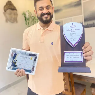 Holding my Indian Icon Award for Top Artist of the Year. It is an honor to be recognized for my passion, and it motivates me to keep pushing my creative boundaries.