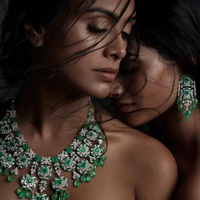 An intimate and emotional portrait for a jewellery campaign. The soft focus and close embrace draw attention to the magnificent emerald and diamond necklace, making it a centerpiece of the story.