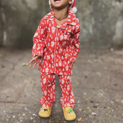 The purest Christmas laugh! This little one is feeling the festive joy in our super-soft red Santa print pajama set. It's perfect for Christmas morning and cozy holiday nights.