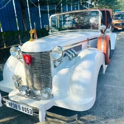 Make a royal wedding entry with this beautiful vintage car, available for rent. It's a perfect choice for the groom's baraat or for the couple's grand entrance to the reception.