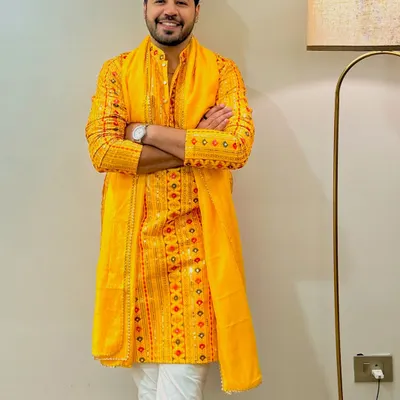 My Day 7 Navratri look. A vibrant yellow kurta that's ethnic on the outside but full of energy on the inside. Standing tall and ready for the stage.