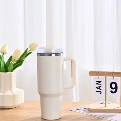 My large 1-liter travel mug in a beautiful off-white color. It's made of stainless steel to keep drinks hot or cold for hours and comes with a handle and lid.