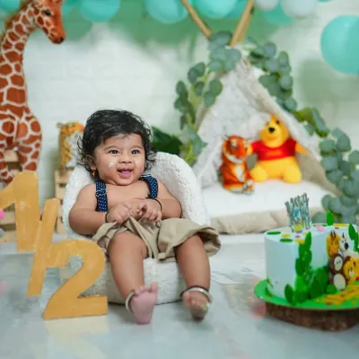 Happy 6 months! A half-birthday celebration is a great way to capture the sitter milestone. This jungle-themed cake smash was so much fun.
