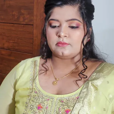 A beautiful final look for a wedding guest. I used warm, shimmery tones on the eyes and kept the skin looking fresh and dewy for a soft glam effect that lasted all evening.