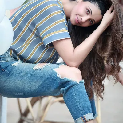 A relaxed and happy portrait of Bollywood actress Daisy Shah. This image captures a more casual and approachable side, perfect for lifestyle features or personal branding.