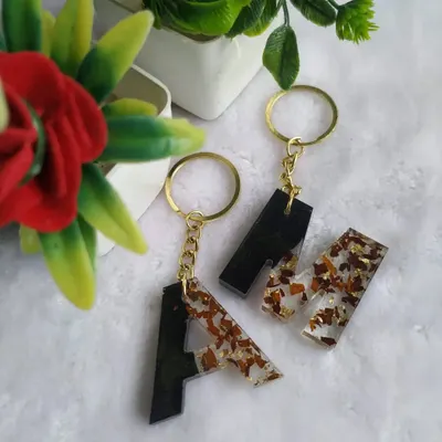 Matching initial keychains are a great couple's gift. Here, I preserved rose petals in a black and clear design for the letters 'A' and 'M'.