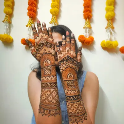 It's always fun to create designs for the bridal party. This is a full, detailed design I did for the bride's sister, coordinating with the wedding's theme while having its own unique flair.