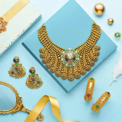 This campaign for PNGadgil and Sons was all about vibrant, complementary colors. We created a full story around this traditional gold jewelry set, using props like the mirror and ribbon to build a scene that feels both classic and fresh.