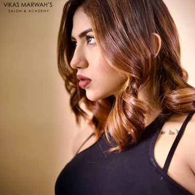 This is my Electrifying Copper Carnival look. It's a perfect harmony of rich coppers and deep mochas, creating a bold, red-carpet-ready style.