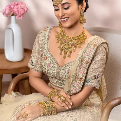 When blessings gather and elegance feels like destiny, it’s a choice made by heart. This complete bridal look features our handcrafted Kundan necklace, matching maang tikka, earrings, and bangles.