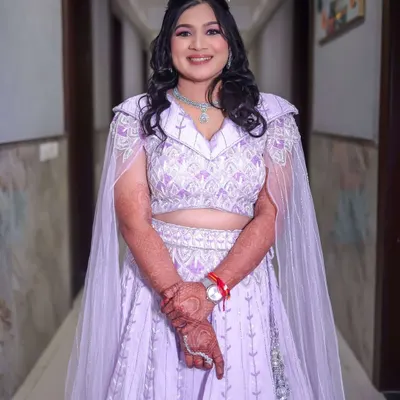 A stunning Sangeet look for this bride in a beautiful lavender lehenga. The makeup features shimmery pink eyeshadow and a glossy lip, perfect for a night of dancing.