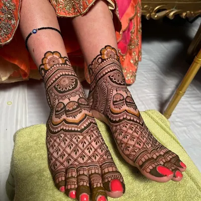 A full-coverage bridal foot mehndi design. The intricate jaali (net) pattern covers the entire foot, with a beautiful cuff design around the ankle.