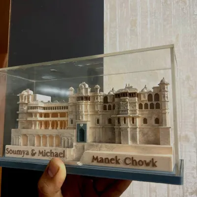 A closer look at the custom 3D model of Manek Chowk, a unique wedding favor that encapsulates the memory of the royal celebration for every guest.