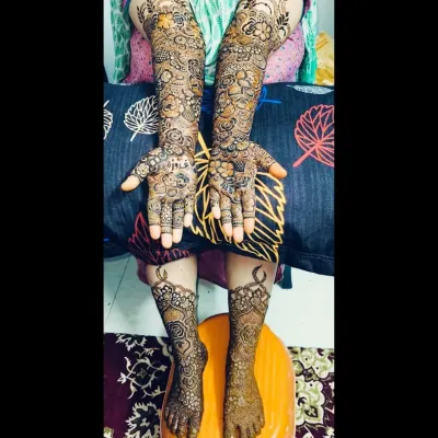 A complete bridal look for Feroz's sister, with beautiful, matching designs on both her hands and feet.