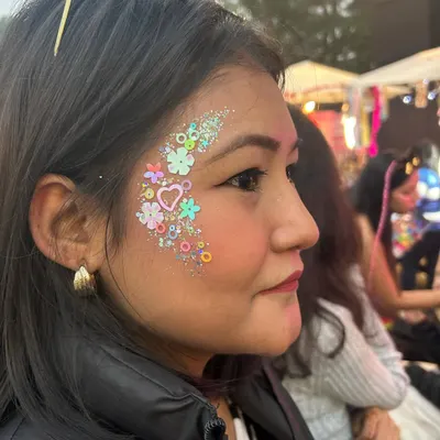 This look is all about fun and sparkle! We used a mix of different shaped glitters and gems to create this cute, festival-ready design with a heart at the center.