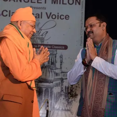 It was an honor to be on the judging panel for the Sangeet Milon Classical Voice of India music competition. Here I am sharing a moment of mutual respect with a senior artist at the event.