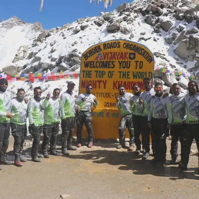 The BMR tribe at the top of the world, the mighty Khardung La pass. At an altitude of 17,983 ft, surrounded by snow, our 14 riders proved that with teamwork and determination, we can conquer any mountain.