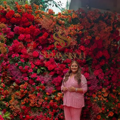 I was honored to design this magnificent floral wall for the grand opening of Seema Singh's showroom. The wall, bursting with red and pink blooms, served as the perfect branded backdrop for the celebration.