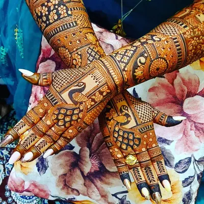 This is a classic back-hand design filled with detail. I've combined intricate peacock motifs with delicate check patterns and floral elements, creating a full and festive look perfect for any celebration.