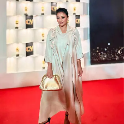 A full-length view of the elegant red carpet look I put together for actress Gayatri Bahl at the Critics’ Choice Awards. The layered, asymmetrical dress provided beautiful movement, while the gold clutch added a perfect metallic accent for the event.
