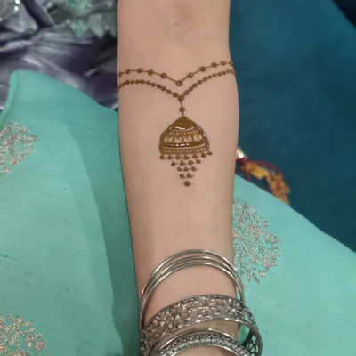 A unique and beautiful jhumka design on the forearm. This is a great option for someone who wants a creative mehendi piece that looks like jewelry.