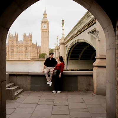 Framing a modern love story against the timeless backdrop of London's Big Ben. This pre-wedding session was about finding quiet corners in a grand city, letting their connection be the focus.