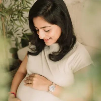 A serene and glowing mom-to-be. For this maternity shoot, we went with a very natural and soft makeup look to enhance her beautiful pregnancy glow.