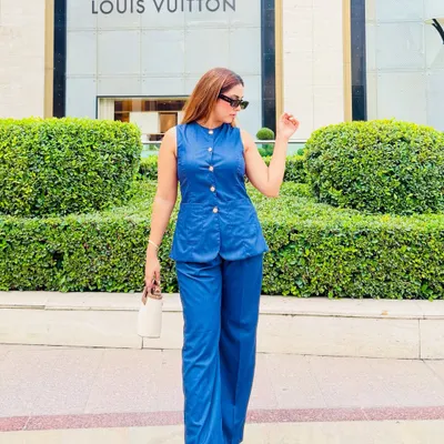Power dressing doesn't always mean a blazer. This structured denim co-ord set is my summer alternative. The straight wide-leg pants elongate my legs, and the darted top creates structure for a chic, powerful look.
