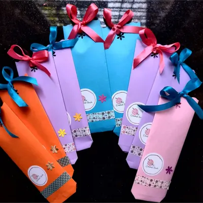 Our colorful gift packaging for macrame bag charms. We believe the presentation is just as important as the gift itself, especially for occasions like Valentine's Day.