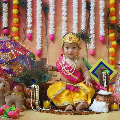 Everyday is a Krishna day. 🙏🏻✨ This little one looks so adorable dressed as Krishna for his Janmashtami themed sitter session. The setup is full of beautiful, traditional details.