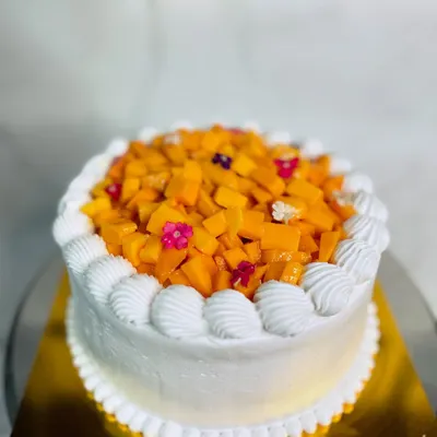 I'm completely obsessed with mangoes, and this Mango Vanilla Gateau is the result. It's piled high with fresh, organic Alphonso mangoes for the ultimate summer treat.