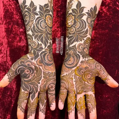 A beautiful example of a full-coverage floral design, combining dark-filled leaves with finely detailed flowers. This style is perfect for anyone who wants a rich and traditional henna look.