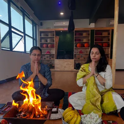 We welcome our new batch of aspiring yoga teachers with a sacred havan ceremony. This fire ritual symbolizes purification and the start of a transformative journey into the deep wisdom of yoga.