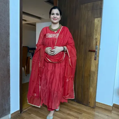 Part of my May photo dump. This red suit is from Dharini Ethnics, a homegrown brand. It's a simple, elegant piece that's perfect for a family function or a small celebration.
