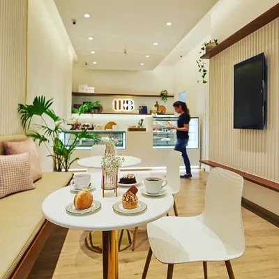 At The Home Bakery, we designed a space that feels like a home away from home. The comfortable banquette seating, warm lighting, and touches of greenery create a perfect spot to enjoy artisanal baked goods.